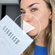 Women sharing their experience with Nanolash